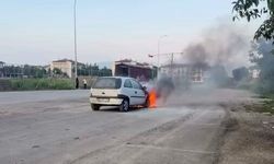 Düzce'de otomobilde çıkan yangın hızlıca kontrol altına alındı