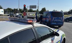Edirne'de Kavşakta İki Araç Çarpıştı: İki Yaralı