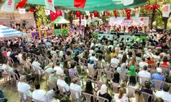 Efeler'de çocuklar için eğlenceli tiyatro etkinliği