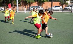 Efeler'de Minik Futbolcular Geleceğe Hazırlanıyor