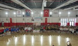 Ege Bölgesi'nden genç sporcular Denizli'de bir araya geldi