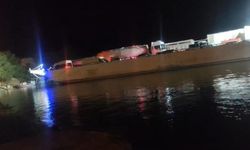 Elazığ-Pertek feribotu motor arızası nedeniyle iskeleye yaklaşamadı