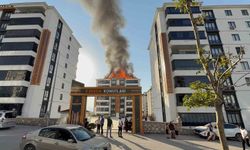 Elazığ'da apartman çatısında yangın paniği