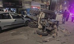 Elazığ'da otomobil ve traktör çarpıştı: 5 kişi yaralı