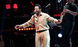 Emre Altuğ, Bursa'da Müzik Dolu Bir Akşam Geçirdi