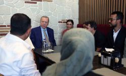 Erdoğan, İstanbul'da esnafı ziyaret ederek çocukları sevindirdi