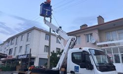 Erzincan'da elektrik direklerinden korkutucu patlama: Mahalle halkı endişe içinde