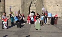 Erzurum'da sağlık çalışanları Gazze için sessiz yürüyüş düzenledi