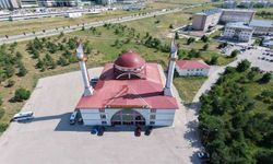 Erzurum'daki divit kalem minareli cami göz kamaştırıyor