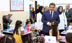 Esenler Belediyesi, minik öğrencilere kırtasiye yardımı yapıyor