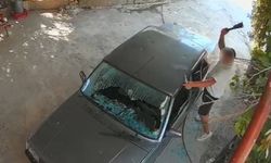 Eski erkek arkadaşı otomobile saldırdı: O anlar görüntülendi