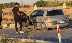 Eskişehir Kavşağında İki Araç Çarpıştı: 3 Yaralı