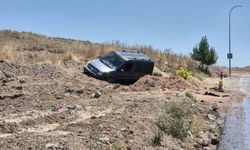Eskişehir'de hafif ticari araç toprak alana savruldu: 2 kişi yaralandı
