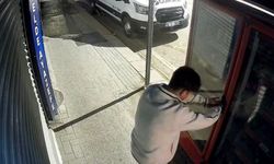 Eskişehir'de iki çocuk meşrubat dolabını açmaya çalıştı