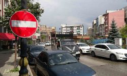 Esnafın kendi astığı tabela ses getirdi, belediye harekete geçti