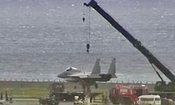 F-15 Savaş Uçağı Japonya'da Acil İniş Yaptı, Pistte Mahsur Kaldı