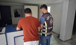 Fatih'te motosikletli kurye ile otomobil sürücüsü arasında şok eden kavga: Güvenlik kamerasında