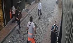 Fatih'te tramvayda hırsızlık anı: Temizlik personelinden süpürgeyle müdahale