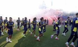 Fenerbahçe, Sturm Graz maçı öncesi son antrenmanını taraftarlara açtı