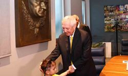 Fenerbahçe'nin minik taraftarı Göktuğ, Aziz Yıldırım ile buluştu