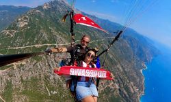 Fethiye'de Sivasspor Aşkı Yamaç Paraşütüyle Gökyüzünde
