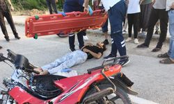 Forkliftle kaza yapan motosiklet sürücüsü hastaneye kaldırıldı