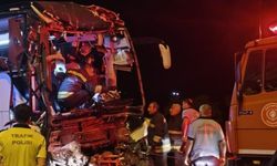Gaziantep'te otobüs tırla çarpıştı: 2 ölü, 22 yaralı