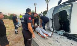 Genç sürücü kaza sonrası itfaiye tarafından kurtarıldı