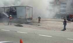 Giresun'da yol kenarındaki tırın dorsesinde çıkan yangın kontrol altına alındı