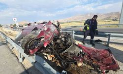 Gürpınar'da trafik kazası: 4 kişiye hastane yolu