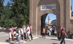 Hacı Bektaş Veli Türbesi'nde yoğun ziyaretçi trafiği
