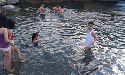 Hakkari'de Sıcak Havaya Doğal Çözüm: Otluca