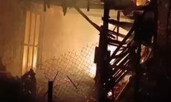 Hatay'da 2 Katlı Ahşap Ev Yangında Küle Döndü