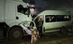 Hatay'da işçi servisi tırla çarpıştı: 1 ölü, 15 yaralı