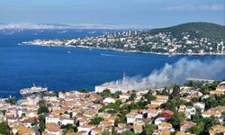 Heybeliada Deniz Harp Okulu'ndaki Yangın İçin İtfaiye Mücadele Ediyor