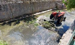 Hisarcık'ta Küçük Çay'ın zemininde temizlik çalışmaları başladı