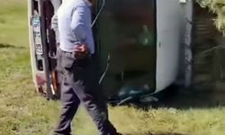 Iğdır'da ot taşıyan kamyonet devrildi