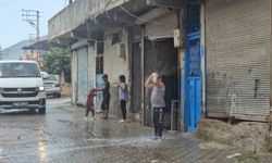 İslahiye'de Yaz Yağmuru Çocukları Sevindirdi