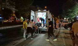 Islak Yolda Motosiklet Devrildi, Kurye Hastaneye Kaldırıldı