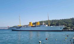 İstanbul Boğazı'ndan TCG Savarona'nın Geçişi