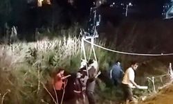 İstanbul'da bataklığa saplanan ineğe iş makineleriyle kurtarma