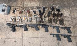 İzmir'de Silah Kaçakçılığına Yönelik Operasyonda 13 Gözaltı