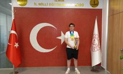 İzmirli Öğrenci Deniz Ersan, Singapur'da Dünya İkinciliği Elde Etti