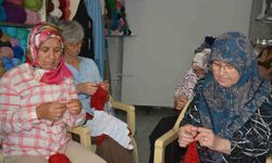 Kadınlar İlmek İlmek Dev Türk Bayrağı Ördü