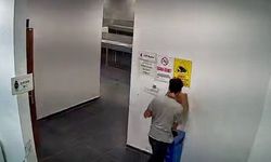 Kadınlar Tuvaletindeki Hırsızlık Güvenlik Kamerasında