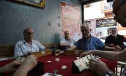 Kahvehanede Yancılar Ayrı Masada Oturuyor