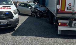 Kapıkule'de otomobil ve tır çarpıştı: 1 kişi yaralı