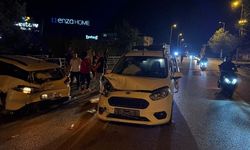 Karabük'te ticari araç otomobile çarptı: 7 kişi yaralı