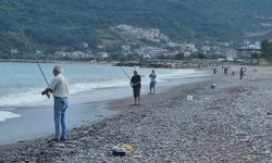 Karadeniz'de Balık Avı Sezonu Başladı: Oltasını Alan Denize Akın Etti
