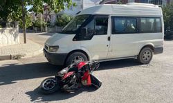 Karaman'da minibüs ile motosiklet çarpıştı, 2 kişi yaralandı